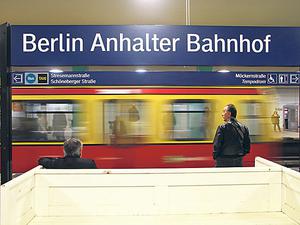 S-Bahn der Linien S1,  S2 und S25 fahren wieder nach der Sanierung im Nord-Süd Tunnel in Berlin: hier im Anhalter Bahnhof.
Foto: Thilo Rückeis