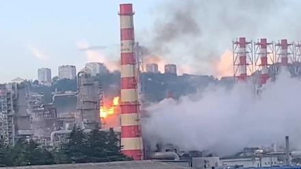 In Tuapse im Gebiet Krasnodar kam es in einem ölverarbeitenden Betrieb zu einem schweren Brand.