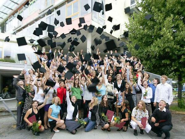 Geschafft! In Deutschland machen immer mehr Jugendliche ihr Abitur - und das ist auch gut so. Aber das heißt nicht, dass es für manche Kinder schlecht wäre, einen anderen Schulweg einzuschlagen.