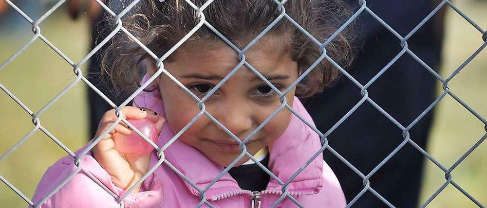 Warten auf eine Zukunft. Flüchtlingskind auf Lampedusa.