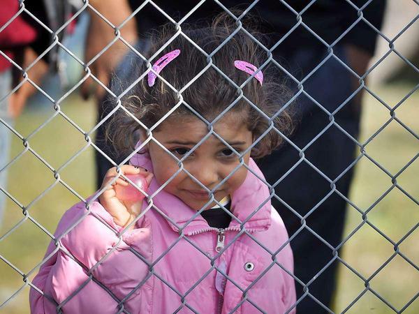 Warten auf eine Zukunft. Flüchtlingskind auf Lampedusa.