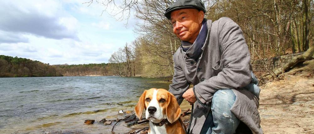 Im Widerstand. Frank Kuehn ist der Initiator der Bürgerinitiative "Hunde am Schlachtensee", die sich gegen das generelle Verbot von Hunden an der Krummen Lanke und dem Schlachtensee wehren.
