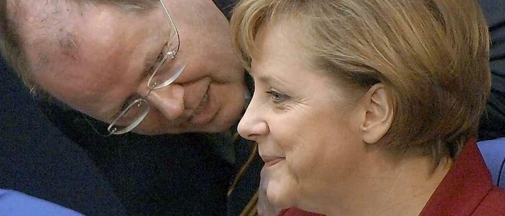 Kukuuk...Hallo, wollen jetzt mal reden? Peer Steinbrück und Angela Merkel aus dem Jahr 2005.