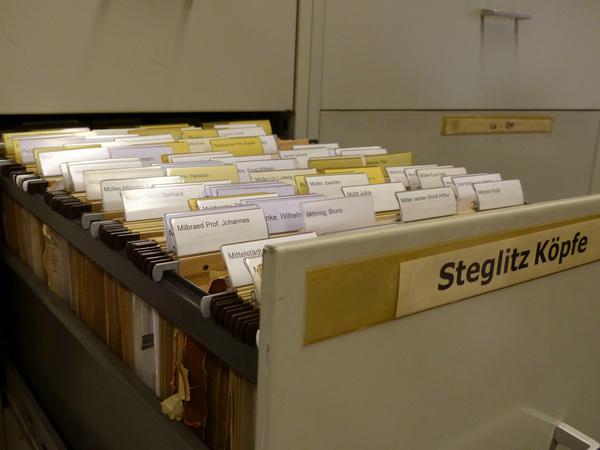 Fein säuberlich beschriftet und sortiert: die Archivalien im Souterrain des Steglitzer Museums.