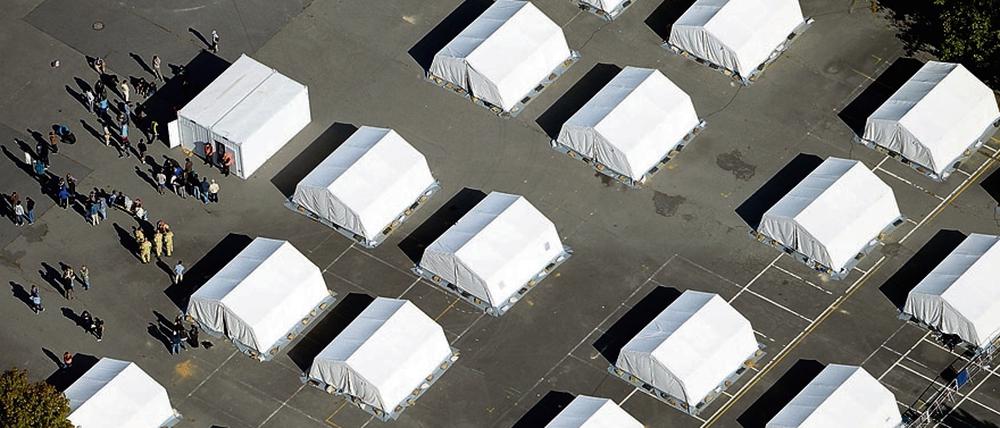 Noch immer müssen rund 250 Flüchtlinge in den Zelten leben.