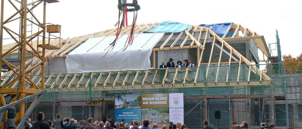 Auf ein Neues. Im Oktober 2013 wurde das Richtfest für die Wannsee-Terrassen gefeiert. Das Original war 2001 ausgebrannt.