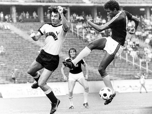Michael Zimmer (Spieler rechts), genannt „Zippo“, heute 57 Jahre und eingefleischter Zehlendorfer, kickte 1976 mit Tennis Borussia in der Bundesliga.