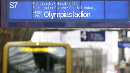 Wer am Samstag zum Bundesliga-Auftakt ins Olympia-Stadion in Berlin will, muss viel Zeit mitbringen. Neben der S-Bahn ist nun auch die U2 gesperrt.