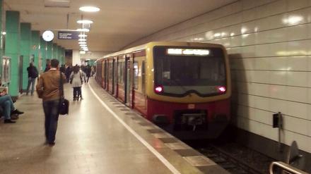 Der Schienenverkehr am Anhalter Bahnhof kam am Mittwochabend zum Erliegen. Kinder waren in den Tunnel gelaufen.