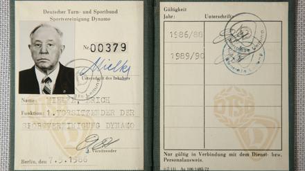 Der SV-Dynamo Mitgliedsausweis von Stasi-Chef Erich Mielke.