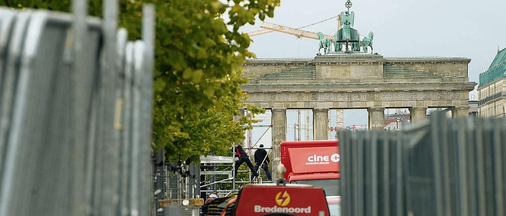 Eine Stadt braucht auch Zäune, zum Beispiel für den Berlin-Marathon. 