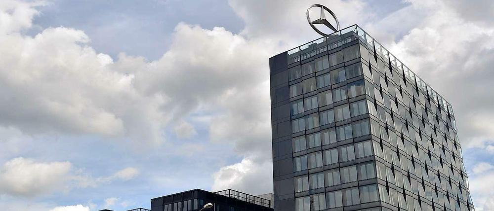 Mehr als Vertrieb. In der Friedrichshainer Mercedes-Benz-Niederlassung finden auch Ausstellungen statt.