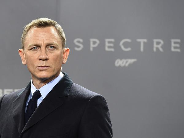 Ein Bild wie eine Ikone: Daniel Craig setzt auf dem roten Teppich den undurchdringlichen 007-Blick auf.