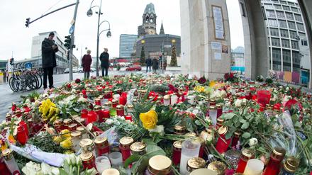Kerzen für die Opfer vom Terroranschlag am Breitscheidsplatz