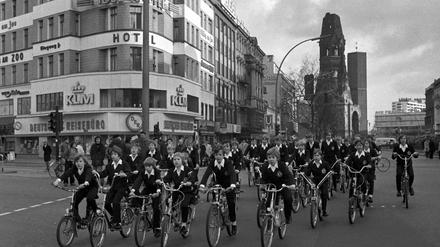 Critical Mass 1973: Radfahrende Schöneberger Sängerknaben holten sich die Straße zurück.