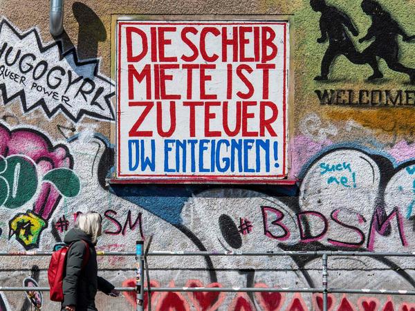 Ein Graffiti gegen hohe Mieten und für Enteignungen in Berlin.