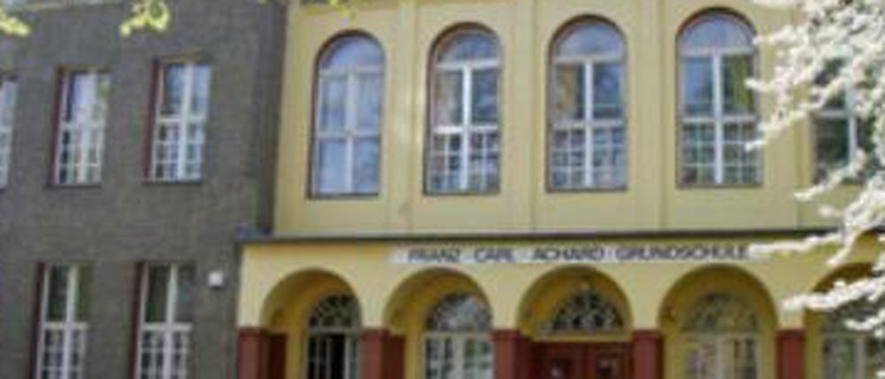 Der Eingang der Franz-Carl-Achard-Schule in Kaulsdorf.