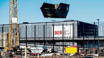 Blick auf eine Baustelle am Südpier des neuen Hauptstadtflughafens Berlin Brandenburg Willy Brandt (BER). Ein Experte sagt: Er kann erst 2019 ans Netz gehen.