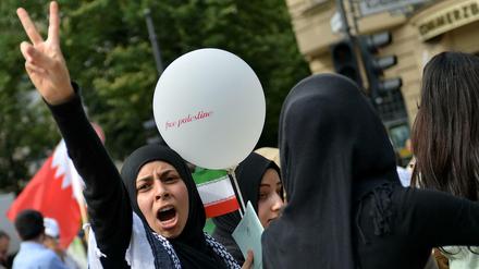 Frauen nehmen 2013 an einer Al-Quds-Demonstration in Berlin teil.