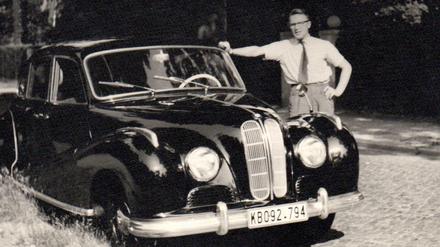 Alexander Salessoff, damals ohne "von", als Chauffeur, Anfang der fünfziger Jahre.