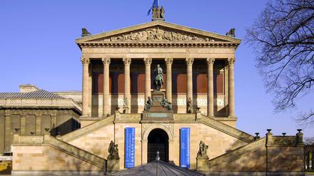 Die Alte Nationalgalerie auf der Museumsinsel, derzeit wegen der Secessionen-Ausstellung mit Klimt, Stuck und Liebermann sehr gut besucht.
