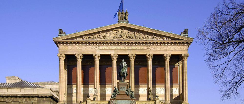 Die Alte Nationalgalerie auf der Museumsinsel, derzeit wegen der Secessionen-Ausstellung mit Klimt, Stuck und Liebermann sehr gut besucht.