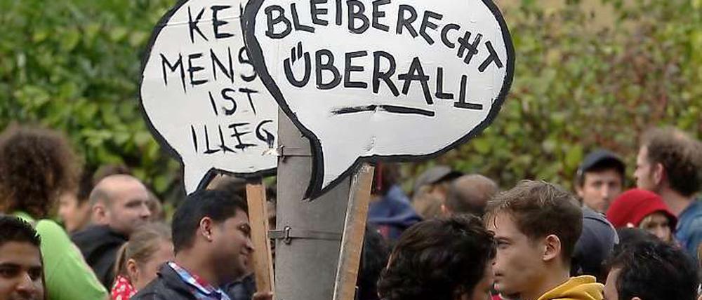 Derzeit marschieren hunderte Asylbewerber von Bayern nach Berlin - aus Protest gegen die Zustände in ihren Heimen.