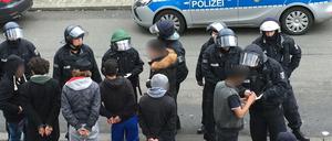 Eine Massenschlägerei in der Flüchtlingsunterkunft am Flughafen Tempelhof entwickelte sich am Wochenende zum Großeinsatz für die Polizei.