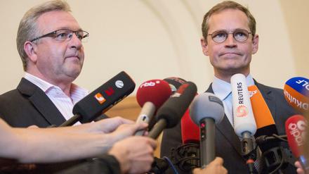 Innensenator Henkel (links) und der Regierende Bürgermeister Müller nach dem Spitzentreffen.