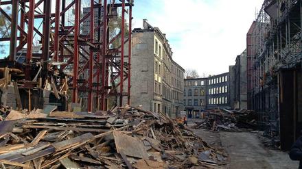 Jetzt Ruine. Im August kündigte das Studio das Ende der „Berliner Straße“ an. Ihre Fassaden erwiesen sich aber als ziemlich stabil. 