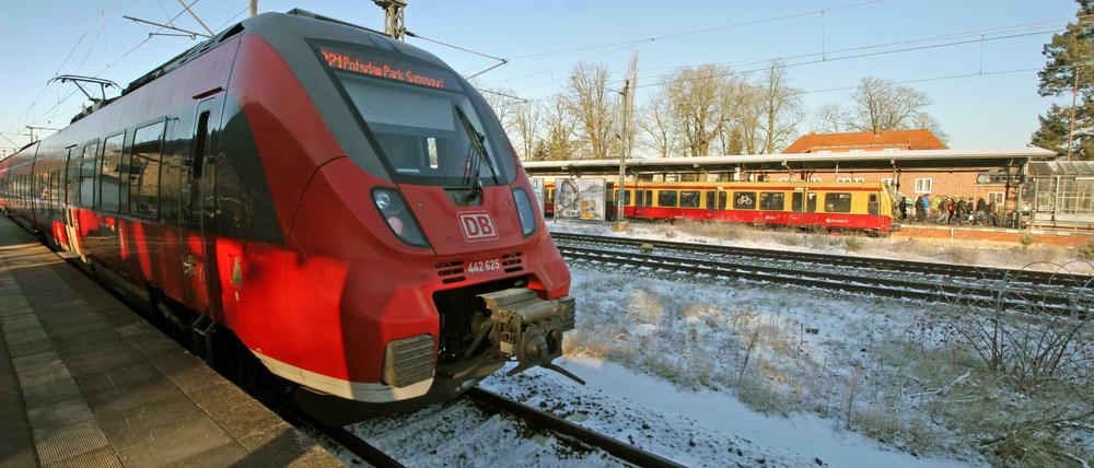 Ab 2016 soll es dann aber soweit sein, dass auch Züge aus Berlin hier - gleich neben der Universität - halten. 