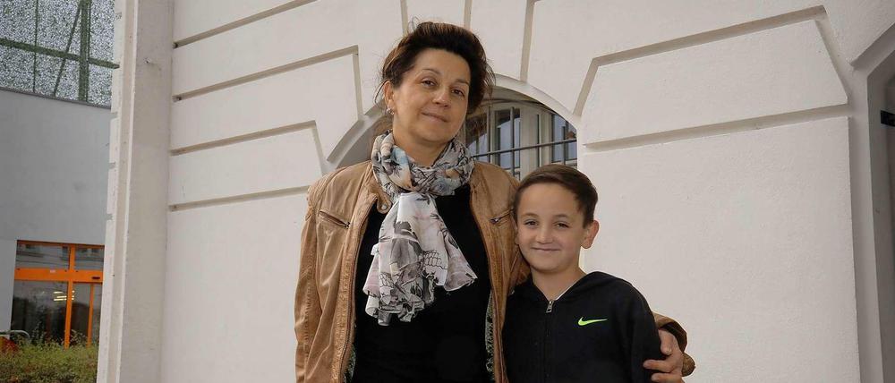 Über die Mauer hinweg. Von Ost-Berlin in den Libanon, um nach West-Berlin zu gelangen - so kompliziert konnte es damals zugehen in der geteilten Stadt, erfuhr der elfjährige Aziz von seiner Mutter Susan Bandar, Heute wohnt die Familie in Wilmersdorf.