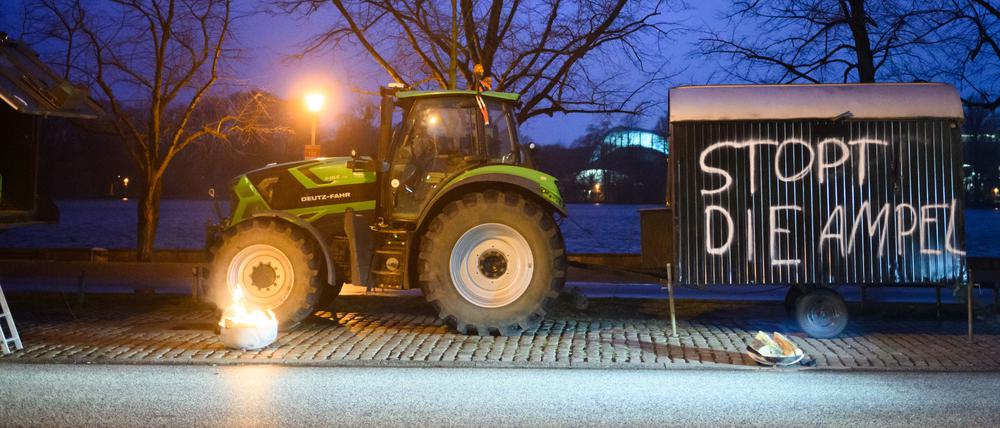 Mit Traktoren protestieren Bauern seit mehreren Wochen in ganz Deutschland.