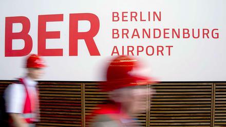 ... und wird und wird und wird nicht fertig. Der neue Großflughafen am südlichen Stadtrand von Berlin, in Schönefeld.