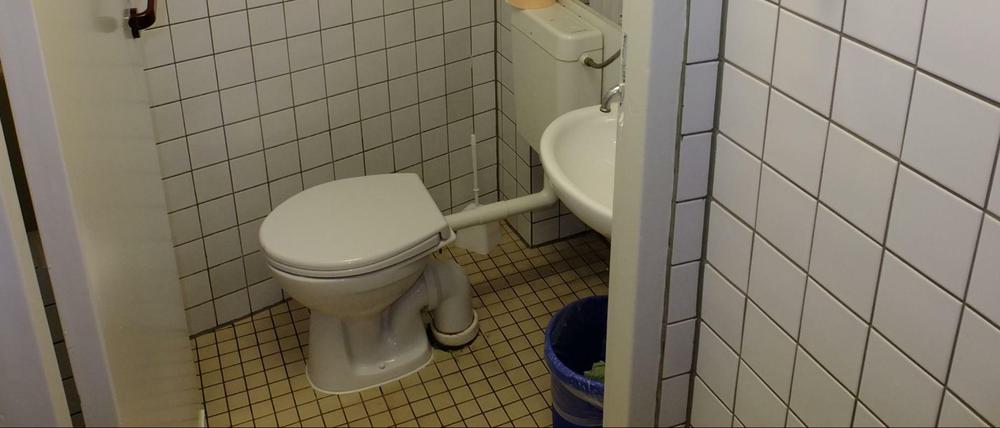 Gehört "zum vom Dienstherrn unmittelbar beherrschbaren räumlichen Risikobereich": Toilette im Bezirksamt, hier in Mitte.