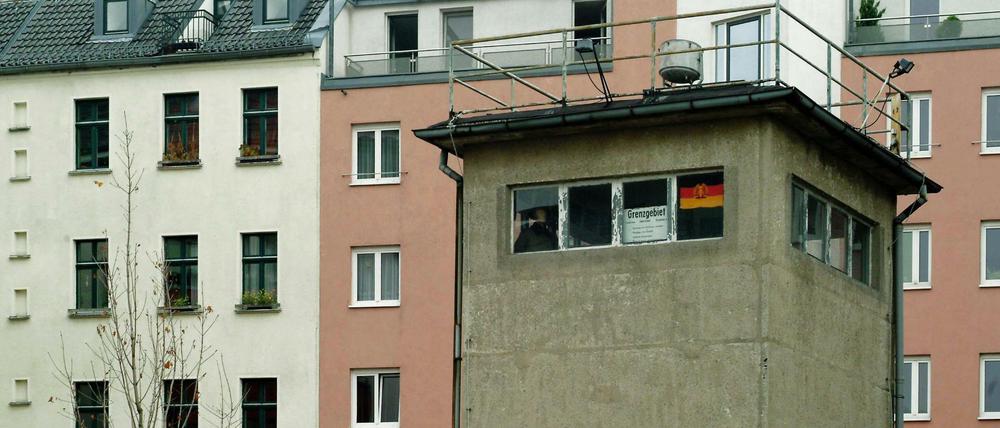 Der ehemaliger Grenzkontrollturm in der Kieler Straße gehört jetzt zur Berliner Mauer-Stiftung.