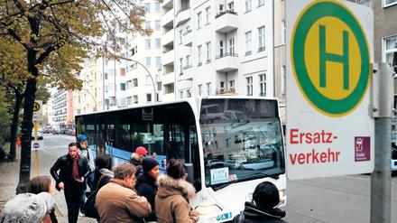 Fahrgäste von S-Bahn und BVG teilen sich bald die Ersatzbusse.
