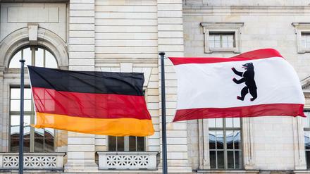 Milliarden-Deal: Berlin und Bund unterzeichnen Hauptstadtvertrag.