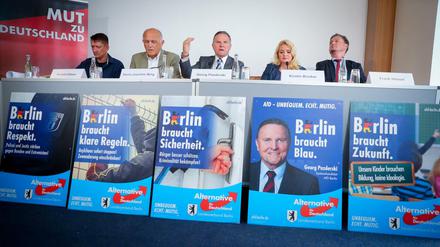 Georg Pazderski (M), Spitzenkandidat vom Landesverband Berlin der AfD, stellt das Wahlprogramm vor.