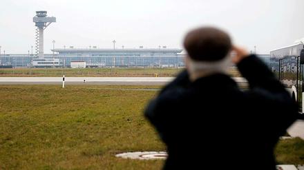 Blick auf den Berliner Pannenflughafen: Die Piraten ziehen Zwischenbilanz des BER-Untersuchungsausschusses.