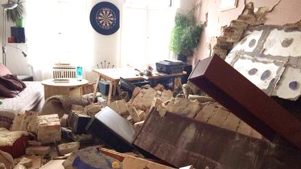 So sieht es in der zerstörten Altbau-Wohnung in der Markgrafenstraße aus.