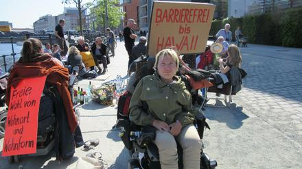 Jenny Bießmann will auch mit ihrem Rollstuhl in jeden Späti und zu jedem Bäcker kommen.