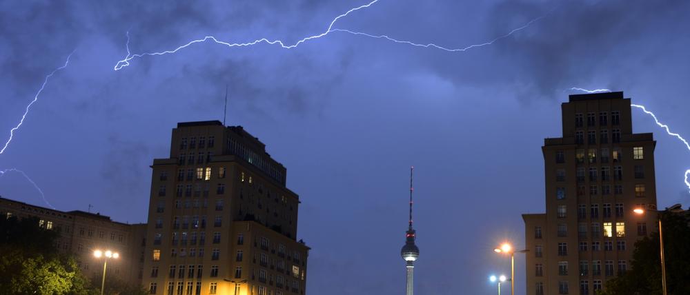 Blitze über dem Straußberger Platz (Archivbild).
