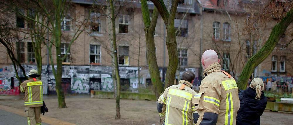 Nach derzeitigem Ermittlungsstand geht die Polizei beim Brand im Georg-von-Rauch-Haus nicht von einer politisch motivierten Tat aus.