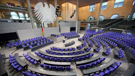 Der Plenarsaal des Deutschen Bundestages im Reichstagsgebäude in Berlin.