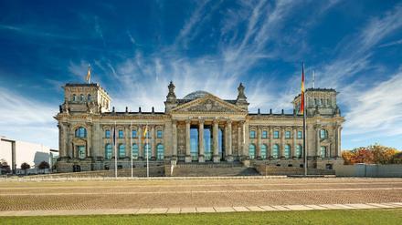 "Dem Deutschen Volke". Vor 20 Jahren zog das deutsche Parlament in den Berliner Reichstag ein.