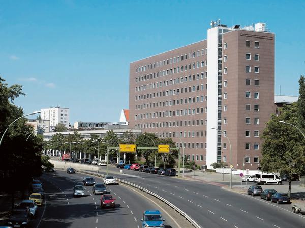 Das Bürogebäude der Investitionsbank an der Bundesallee in Berlin soll zur neuen Erstaufnahmestelle werden.
