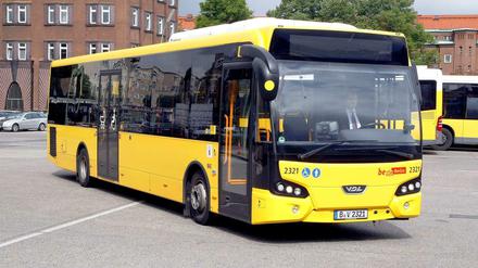Der neue "Citea LLE-Bus" der BVG auf dem Werksgelände.