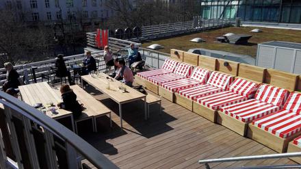 Café Kranzler mit neuer Terrasse.