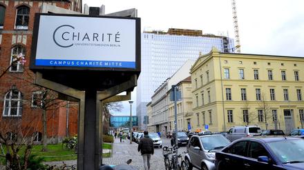 Europas größte Universitätsklinik - die Charité in Berlin. Nach jahrelangem Tarifkampf gibt es nun mehr Personal. Ein Abschluss mit bundesweiter Signalwirkung.
